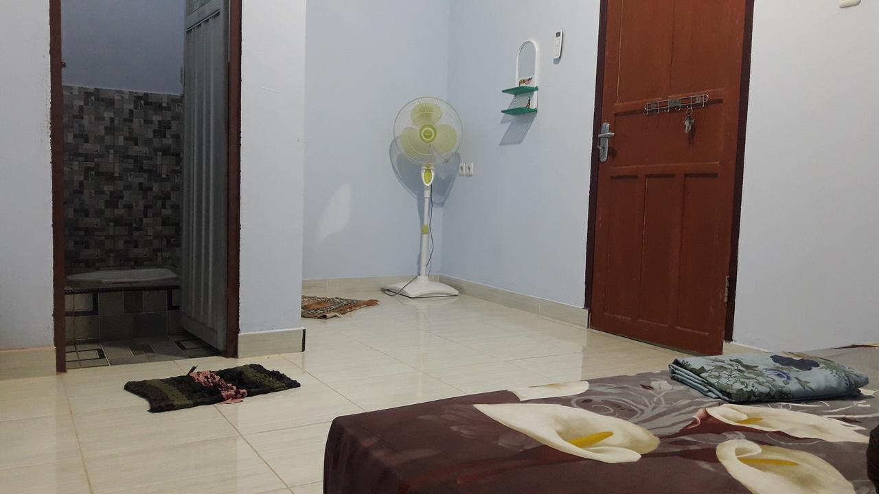 Penginapan Asidik Bira Exterior photo